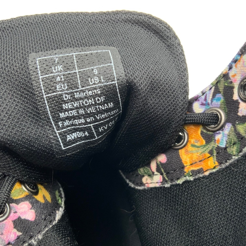 Dr. Martens Newton DF Floral Canvas Boots Black Multi Women 9 Lightweight 8-Eye - Picture 7 of 9